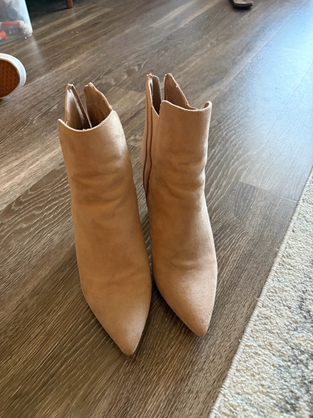 Women's Pointed Toe Ankle Boots - Tan